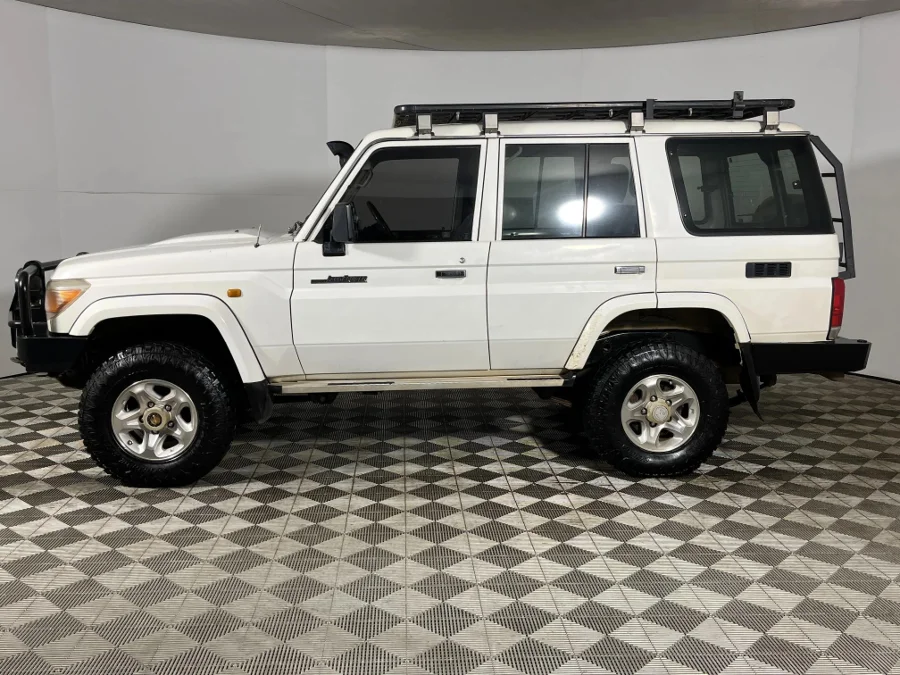 Used 2008 Toyota Land Cruiser 76 Land Cruiser 70 4.2D station wagon LX - WeBuyCars Germiston