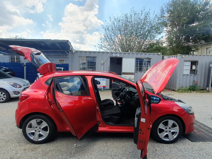 Used 2014 Renault Clio 1.6 Dynamique 5-door - Nolly Motors
