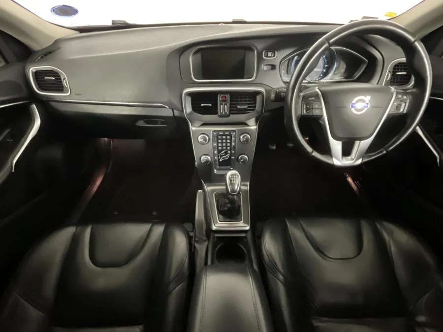 Used 2013 Volvo V40 D2 Excel - WeBuyCars Silverlakes