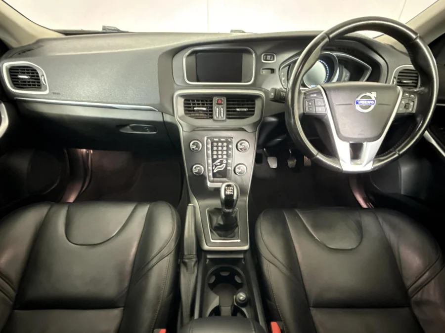 Used 2015 Volvo V40 D2 Elite - WeBuyCars Midstream