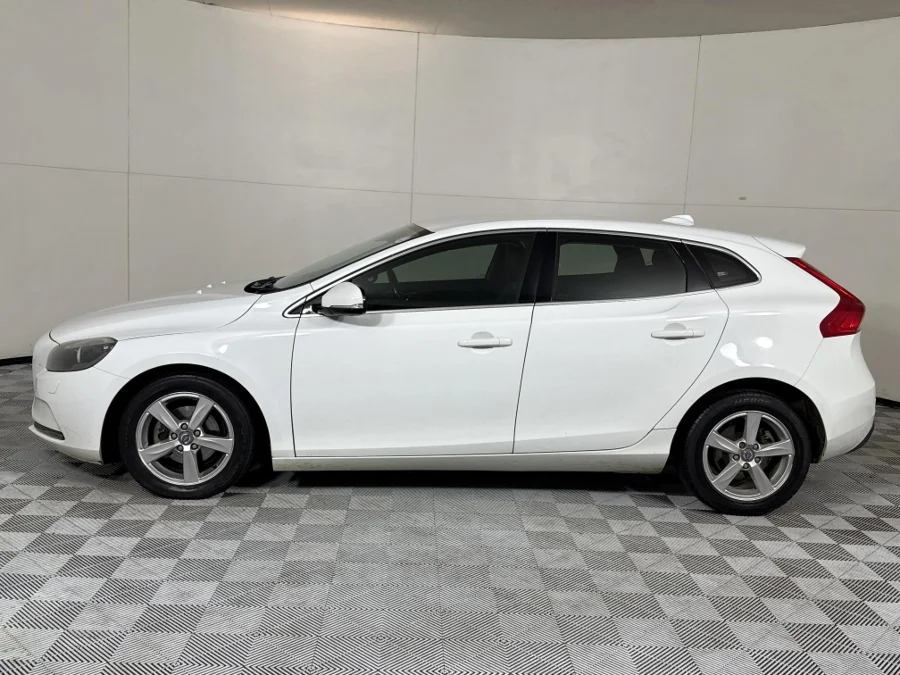 Used 2015 Volvo V40 D2 Elite - WeBuyCars Midstream