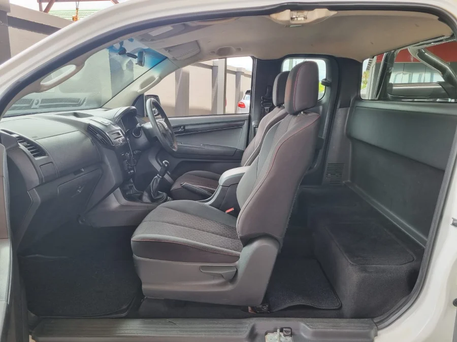 Used 2020 Isuzu D-Max 250 Extended cab Hi-Ride - Highway Motors