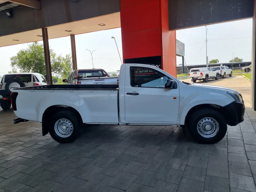 Used 2019 Isuzu D-Max 250C chassis cab - Highway Motors