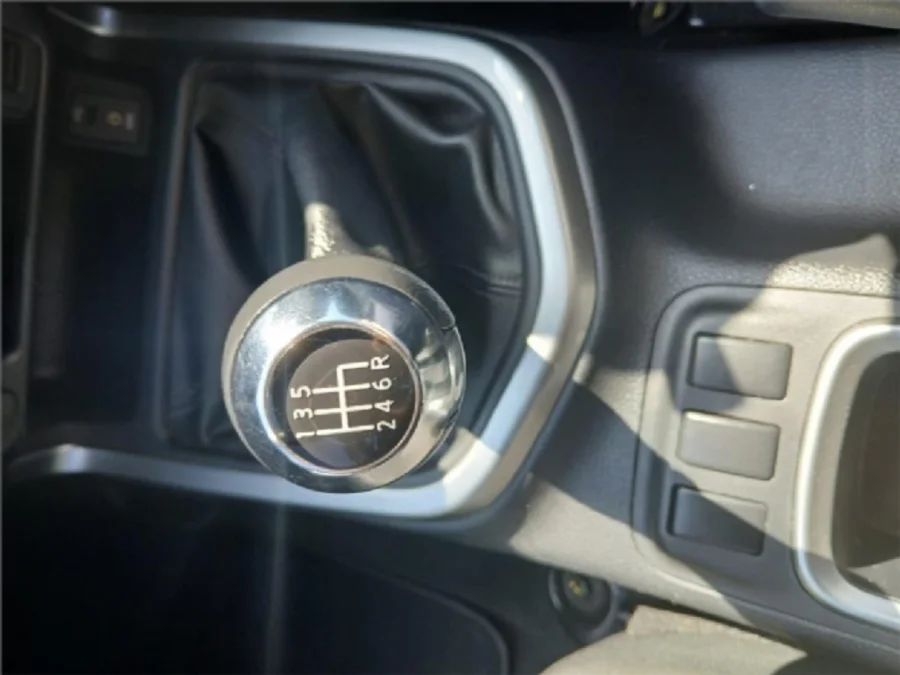 Used 2024 Nissan Navara 2.5DDTi double cab SE manual - MG Amanzimtoti