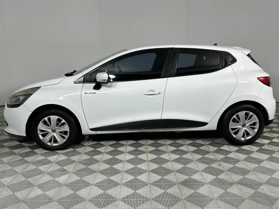 Used 2016 Renault Clio 66kW turbo Expression - WeBuyCars Richmond Used 2016 Renault Clio 66kW turbo Expression - WeBuyCars Richmond