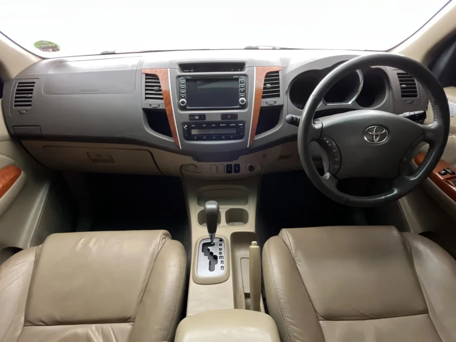 Used 2010 Toyota Fortuner 3.0D-4D auto - WeBuyCars Montana
