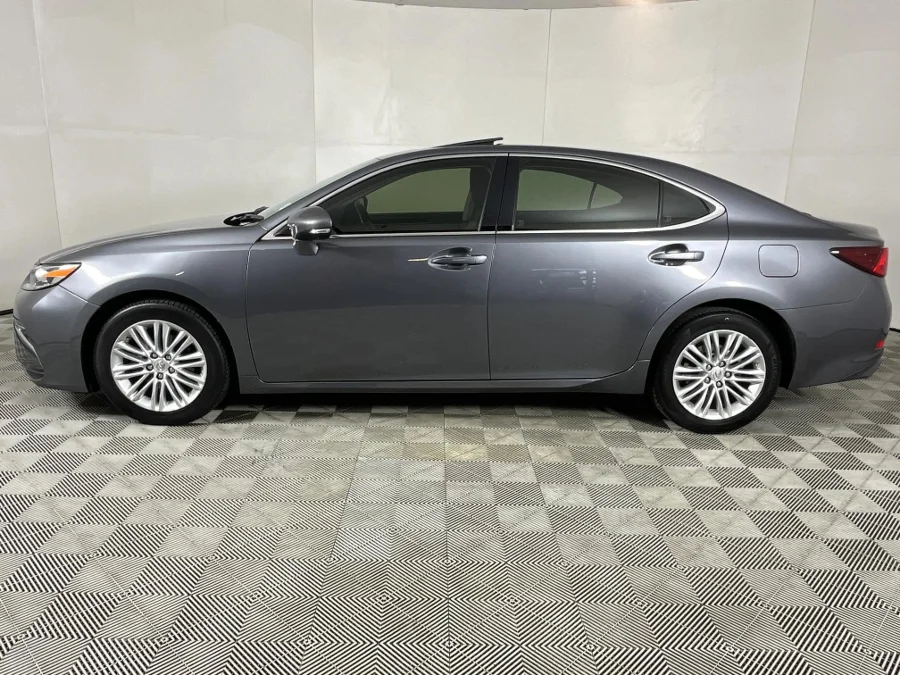 Used 2016 Lexus ES 250 EX - WeBuyCars The Dome