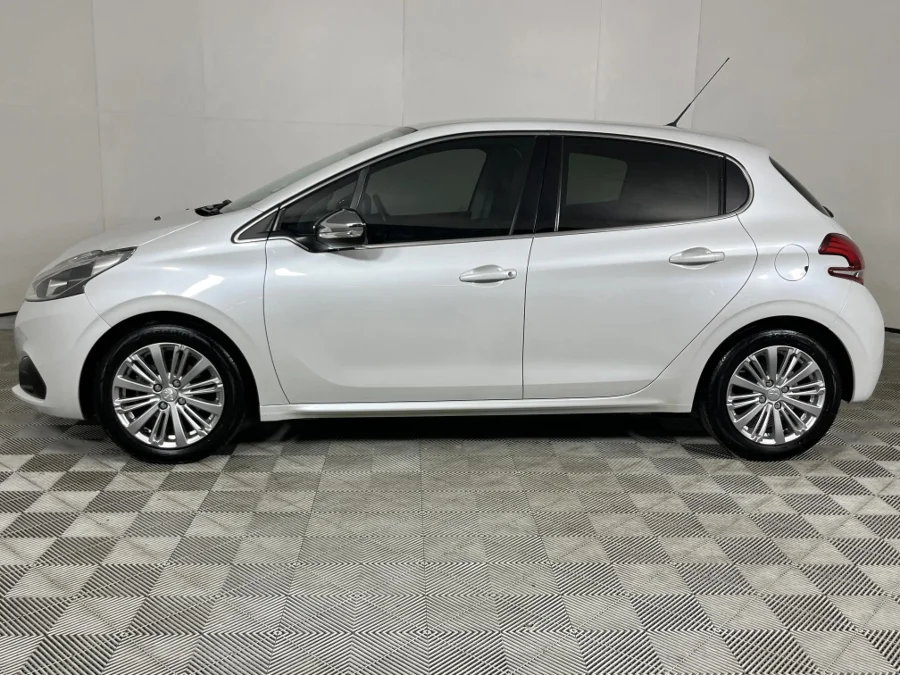 Used 2019 Peugeot 208 1.2 Allure - WeBuyCars Midstream