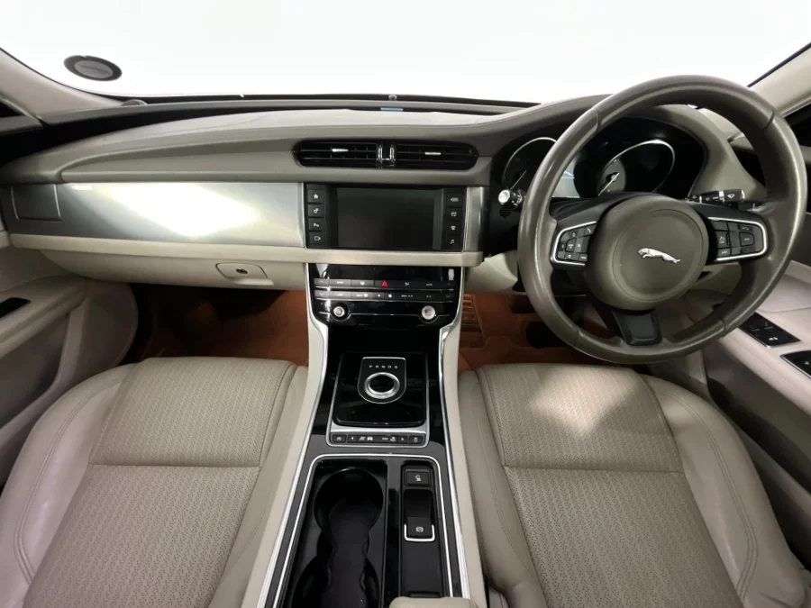 Used 2017 Jaguar XF 20d Prestige - WeBuyCars Lansdowne