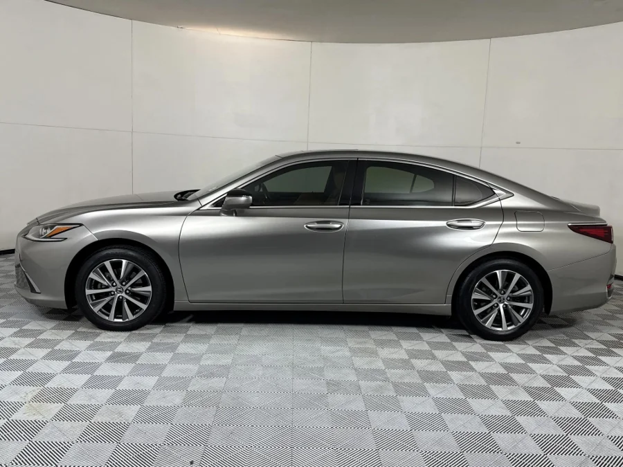 Used 2019 Lexus ES 250 EX - WeBuyCars Midstream