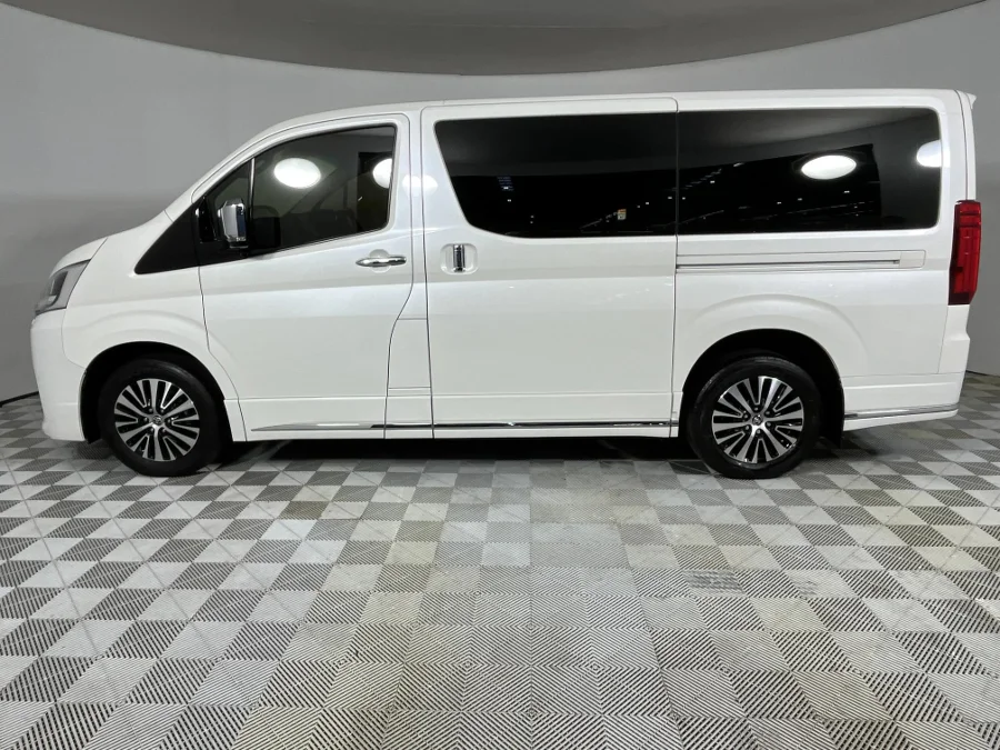 Used 2022 Toyota Quantum 2.8 LWB bus 6-seater VX Premium - WeBuyCars Silverlakes