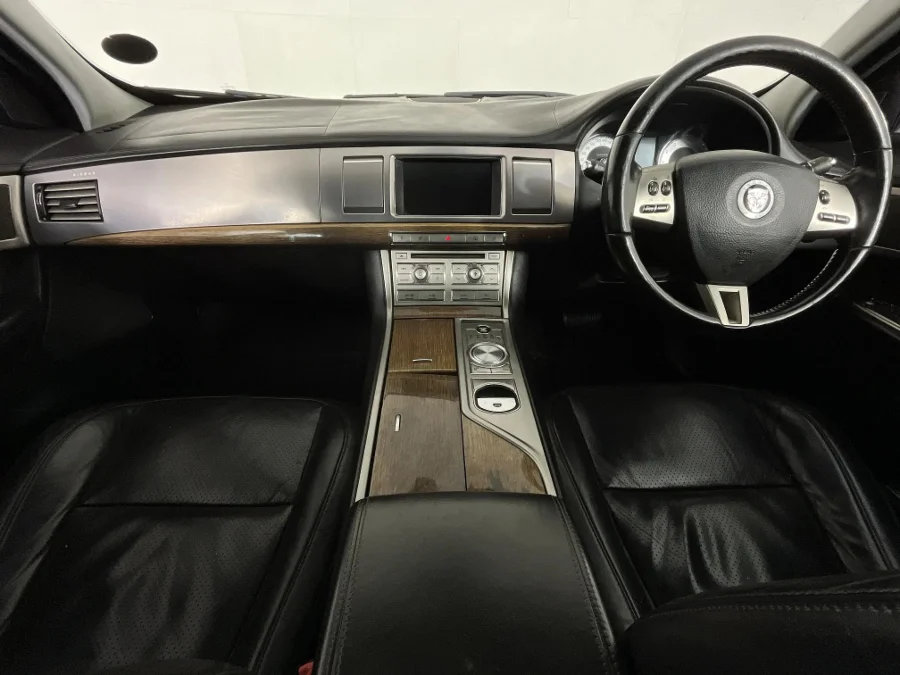 Used 2010 Jaguar XF 3.0 Premium Luxury - WeBuyCars Gqeberha