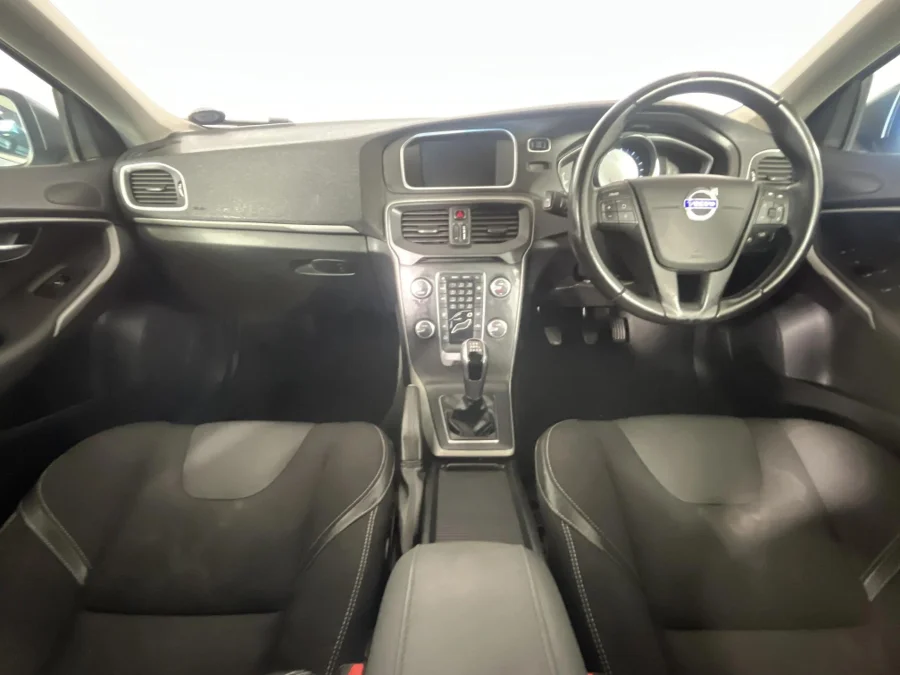 Used 2016 Volvo V40 T3 Kinetic - WeBuyCars Lansdowne