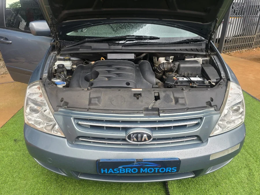 New 2009 Kia Sedona 2.9CRDi EX - Private Seller