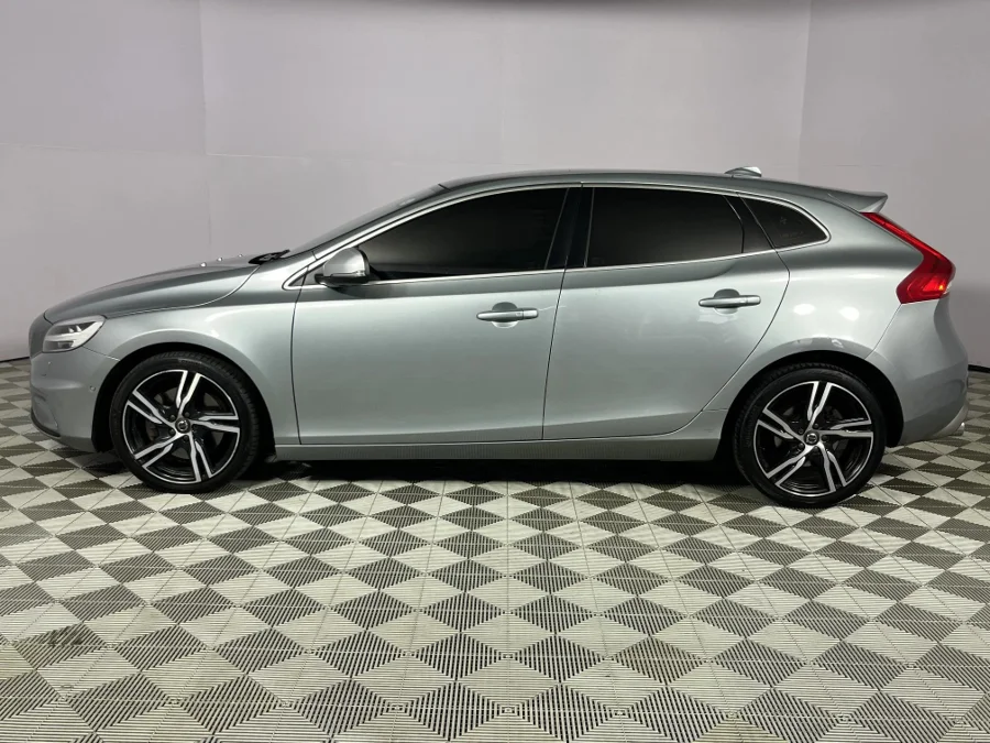 Used 2019 Volvo V40 D3 R-Design - WeBuyCars Silverlakes