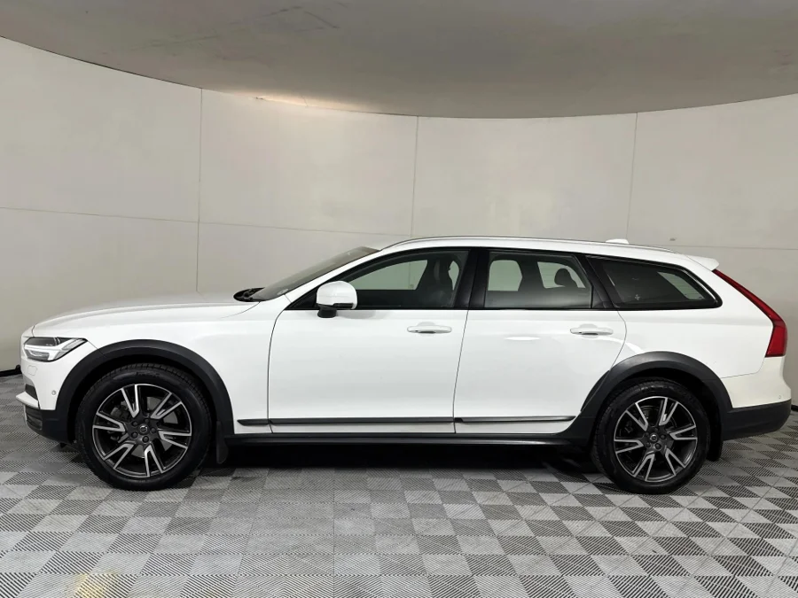 Used 2017 Volvo V90 Cross Country D5 AWD Momentum - WeBuyCars Midstream
