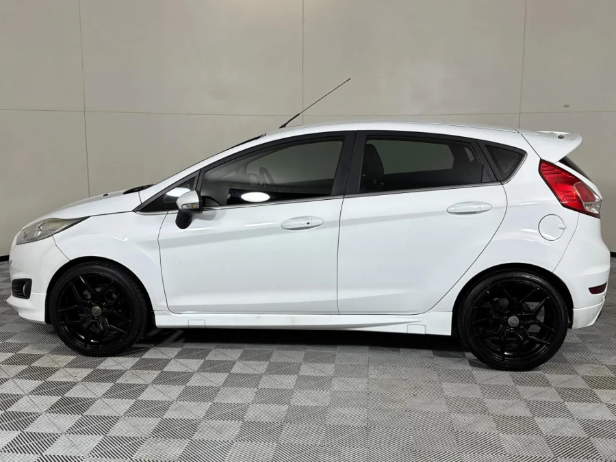 Used 2015 Ford Fiesta 5-door 1.0T Titanium - WeBuyCars Midstream