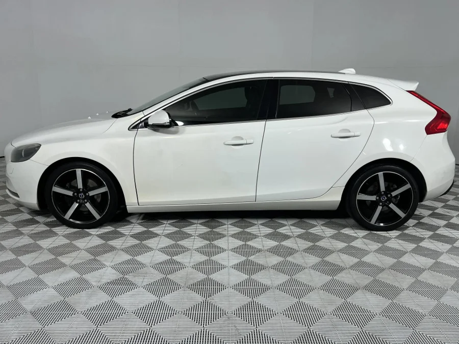 Used 2013 Volvo V40 Cross Country T4 Excel auto - WeBuyCars Richmond Used 2013 Volvo V40 Cross Country T4 Excel auto - WeBuyCars Richmond