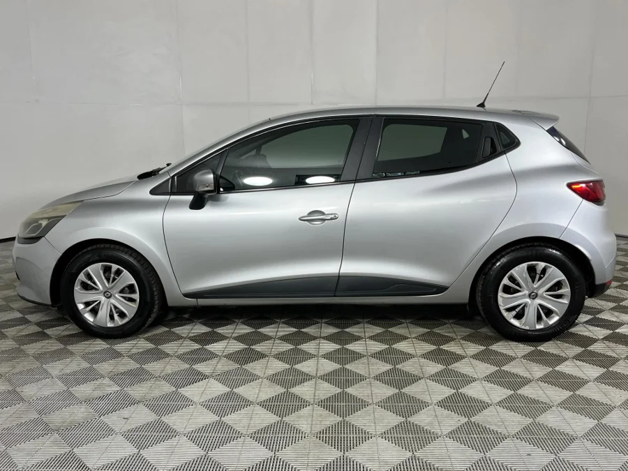 Used 2016 Renault Clio 66kW turbo Blaze - WeBuyCars George Used 2016 Renault Clio 66kW turbo Blaze - WeBuyCars George