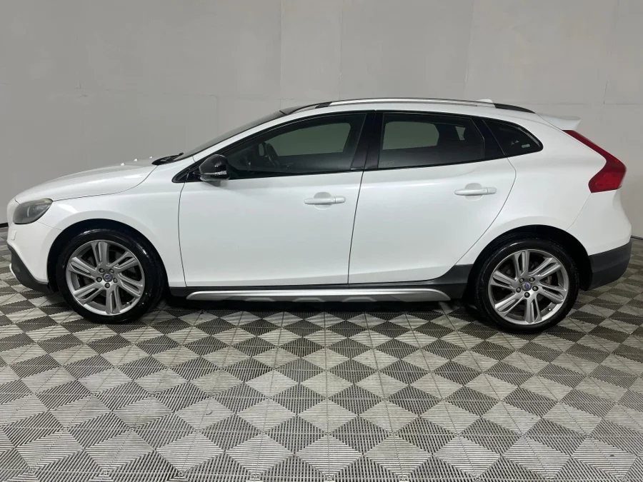 Used 2013 Volvo V40 Cross Country D4 Elite - WeBuyCars George Used 2013 Volvo V40 Cross Country D4 Elite - WeBuyCars George