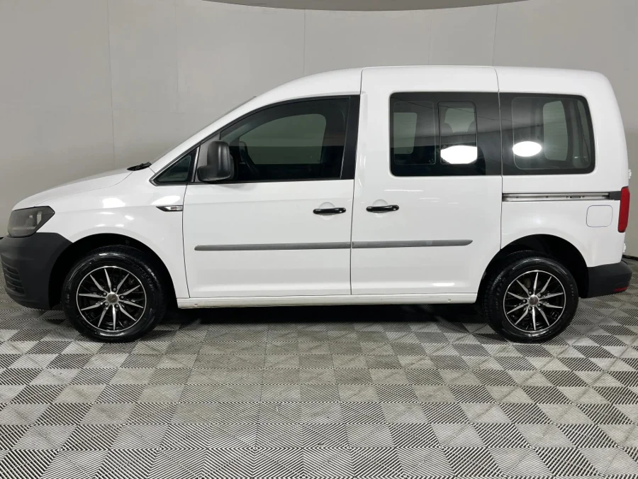 Used 2017 Volkswagen Caddy 1.6 crew bus - WeBuyCars The Dome