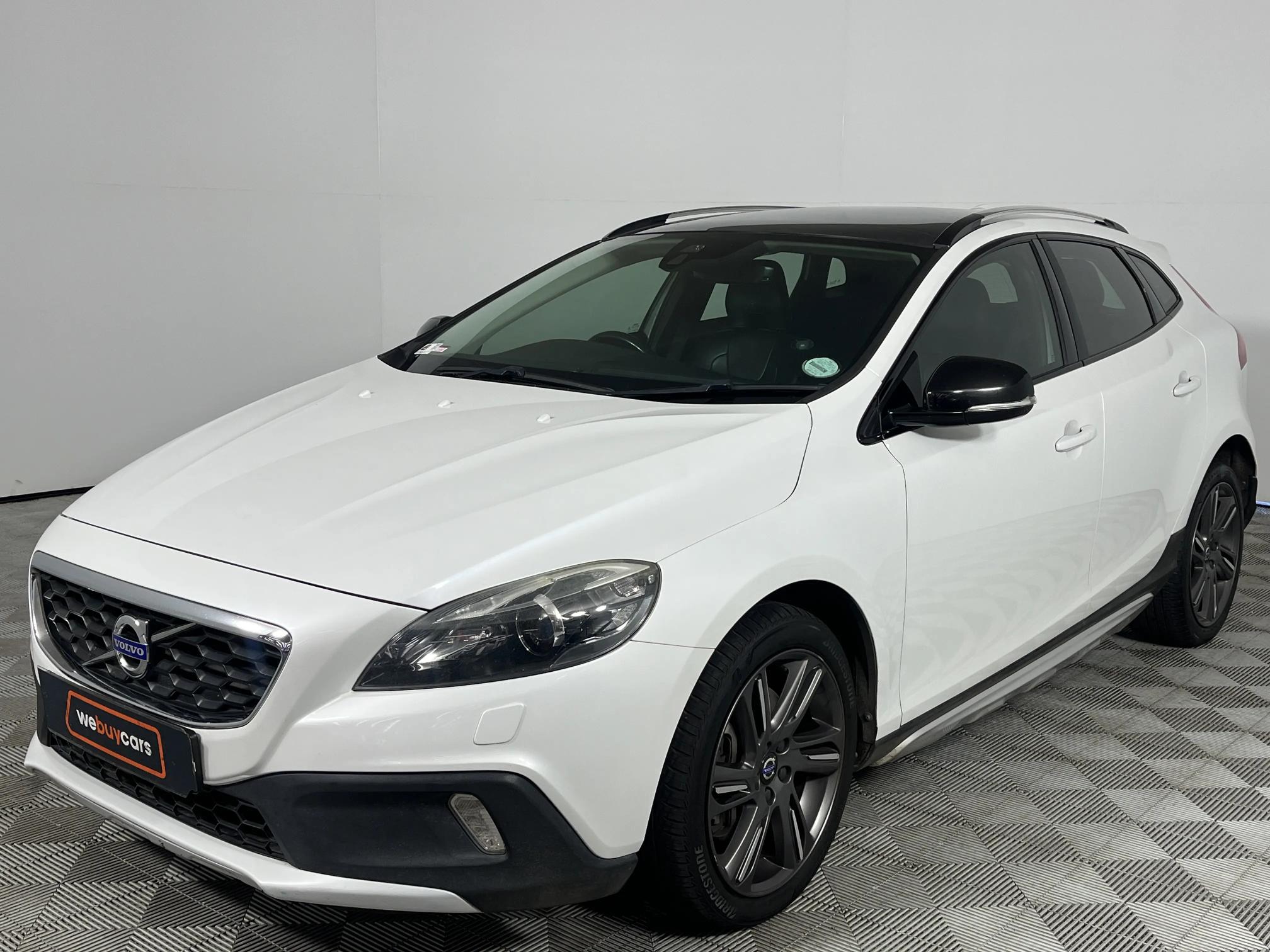 Used 2016 Volvo V40 Cross Country T5 AWD Momentum