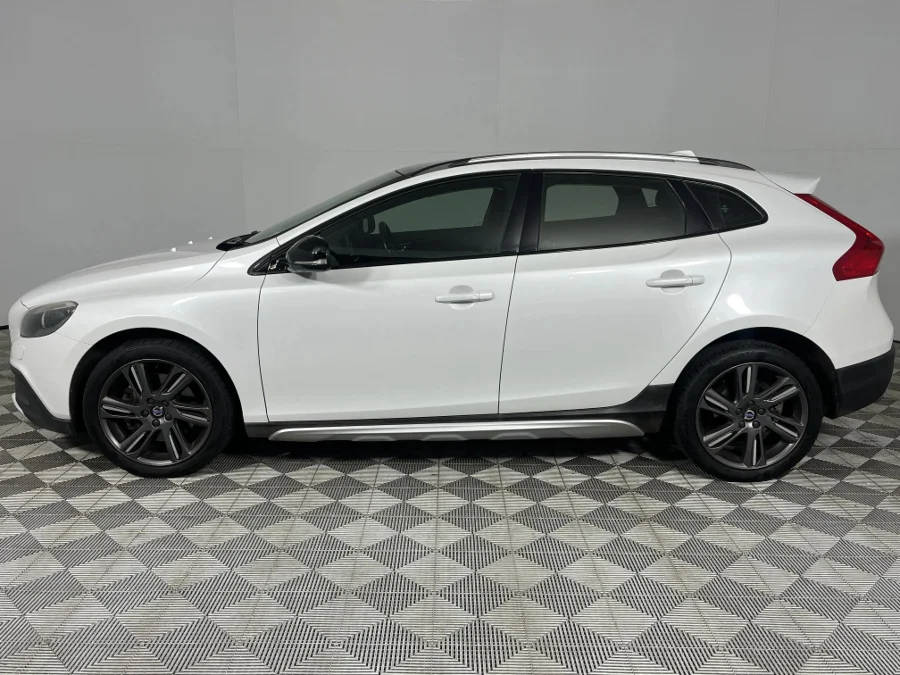 Used 2016 Volvo V40 Cross Country T5 AWD Momentum - WeBuyCars Richmond