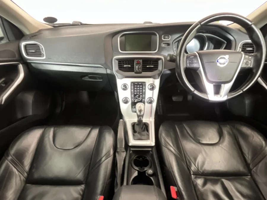 Used 2013 Volvo V40 Cross Country T4 Excel auto - WeBuyCars JHB South