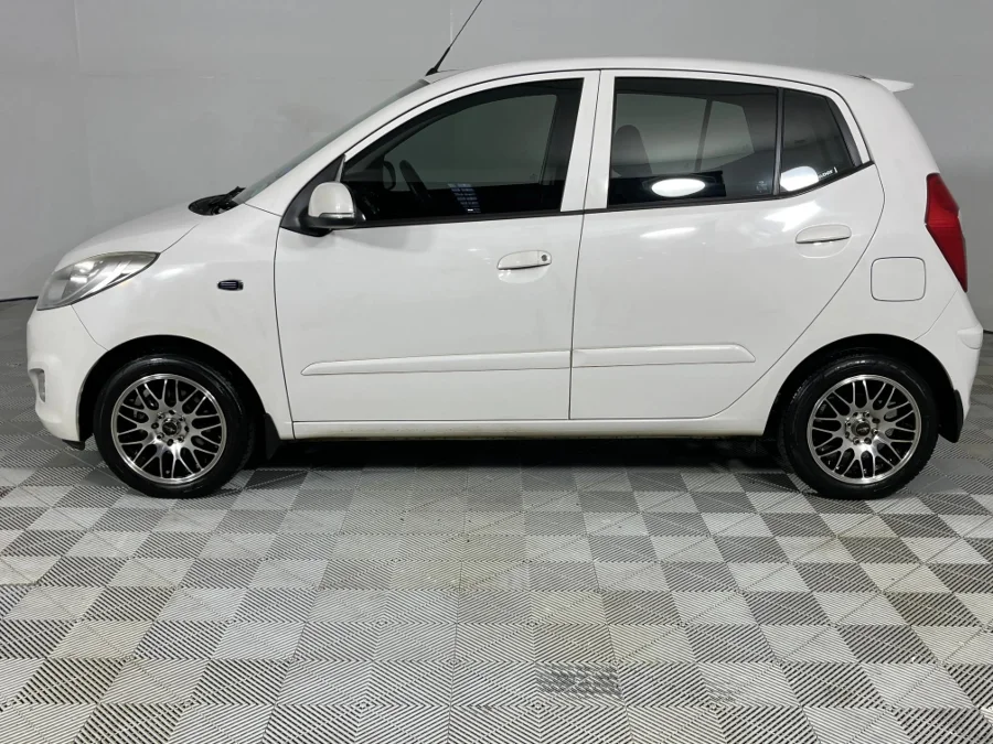 Used 2015 Hyundai i10 1.1 Motion - WeBuyCars Silverlakes