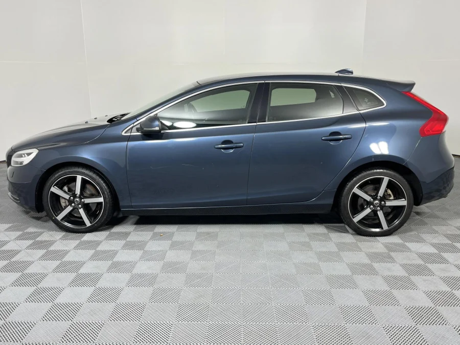 Used 2018 Volvo V40 T4 Inscription auto - WeBuyCars Montana