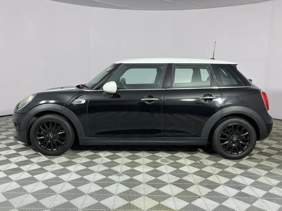 Used 2015 MINI Hatch Cooper Hatch 5-door Seven 7 auto - WeBuyCars Brackenfell Cape Town