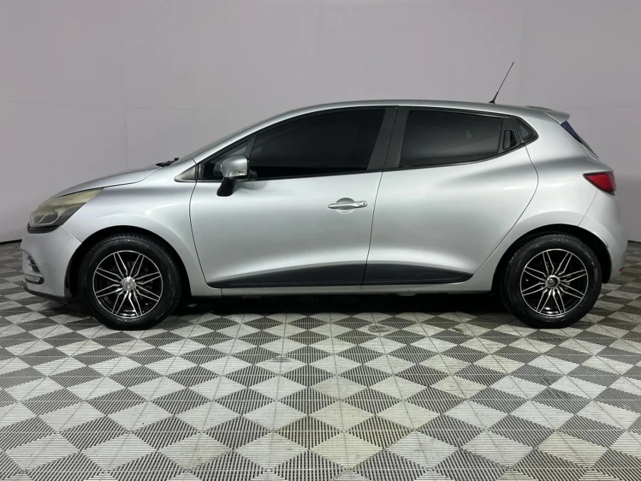 Used 2017 Renault Clio 66kW turbo Authentique - WeBuyCars Lansdowne Used 2017 Renault Clio 66kW turbo Authentique - WeBuyCars Lansdowne