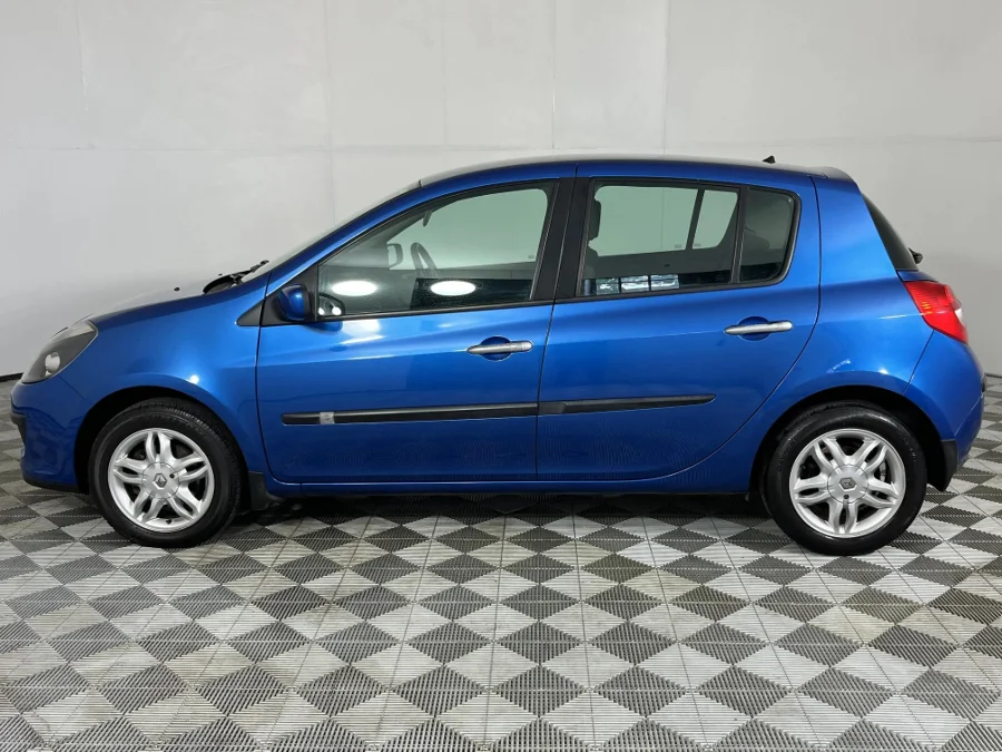Used 2006 Renault Clio 1.6 Dynamique 5-door - WeBuyCars George