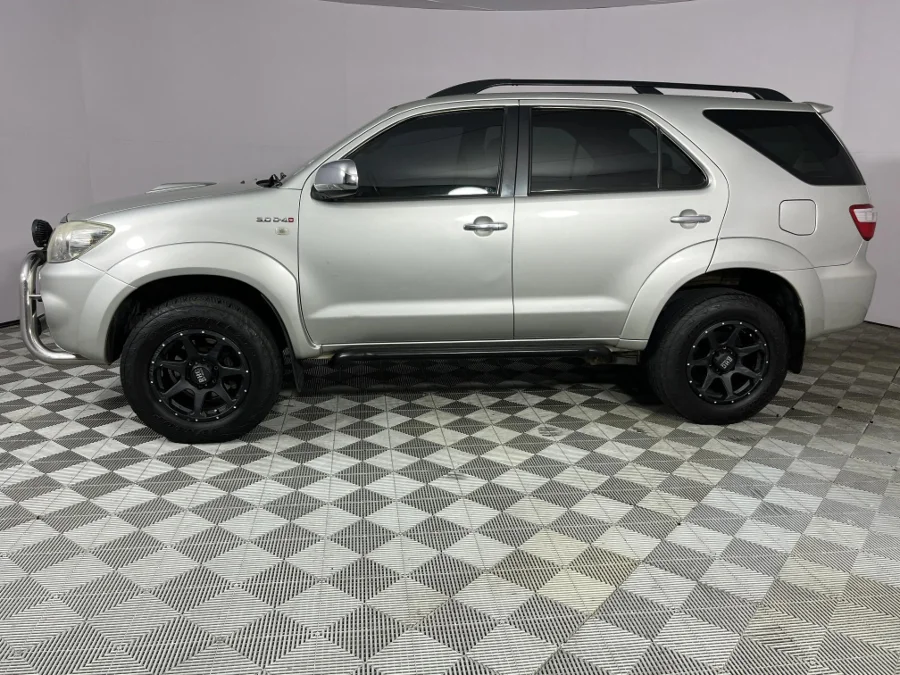 Used 2011 Toyota Fortuner 3.0D-4D 4x4 - WeBuyCars JHB South