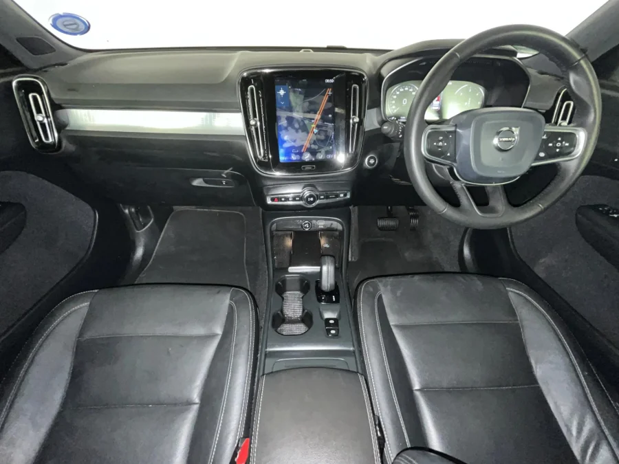 Used 2020 Volvo XC40 D4 AWD Momentum - WeBuyCars Richmond