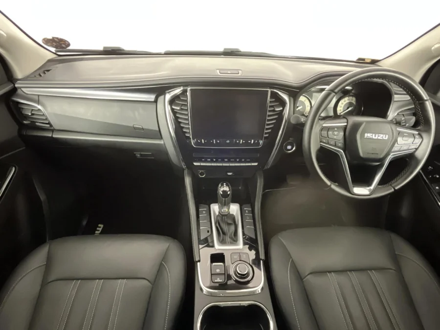Used 2025 Isuzu mu-X 3.0TD LSE 4x4 - WeBuyCars Mbombela Used 2025 Isuzu mu-X 3.0TD LSE 4x4 - WeBuyCars Mbombela