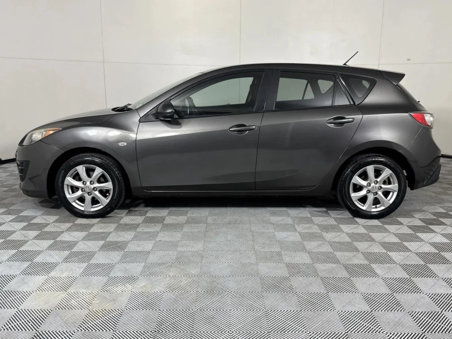 Used 2011 Mazda Mazda3 Sport 1.6 Active - WeBuyCars Midstream