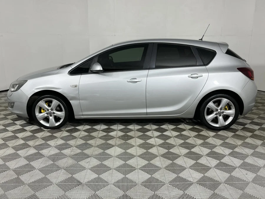 Used 2011 Opel Astra hatch 1.4 Turbo Enjoy - WeBuyCars George