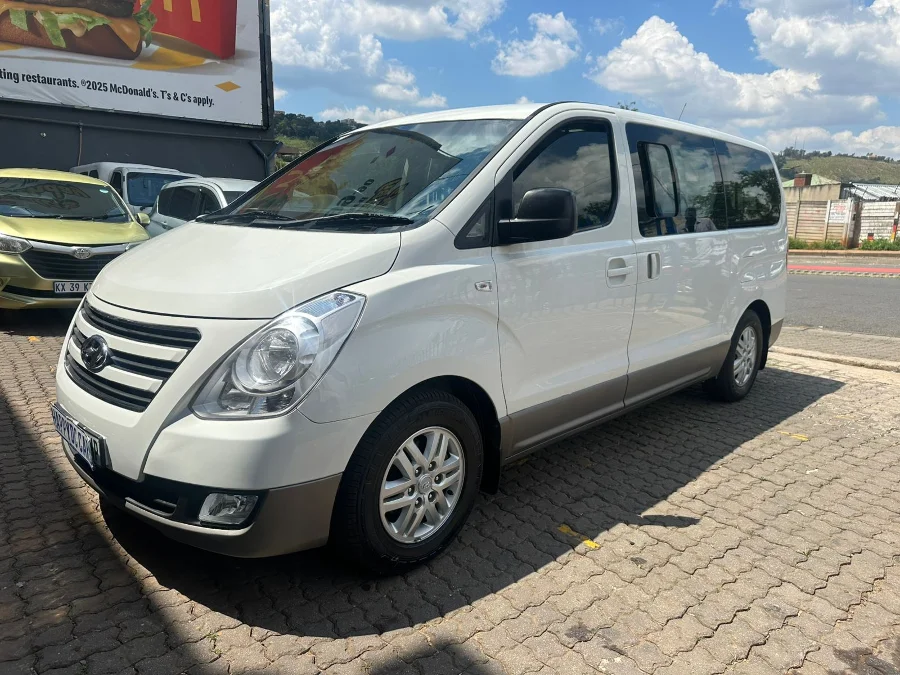 Used 2016 Hyundai H-1 2.4 bus - Happy DC Motors