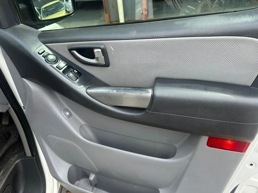 Used 2016 Hyundai H-1 2.4 bus - Happy DC Motors