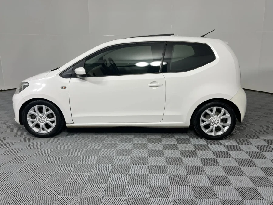 Used 2015 Volkswagen up! club up! 3-door 1.0 - WeBuyCars Germiston
