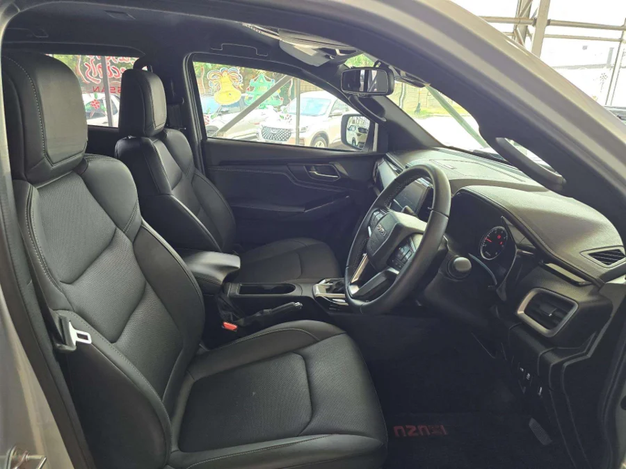 Used 2024 Isuzu D-Max 3.0TD double cab V-Cross - AutoCity Group Used 2024 Isuzu D-Max 3.0TD double cab V-Cross - AutoCity Group