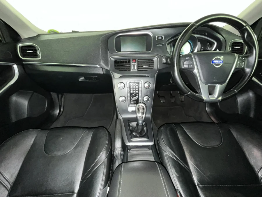 Used 2014 Volvo V40 D2 Excel - WeBuyCars Germiston