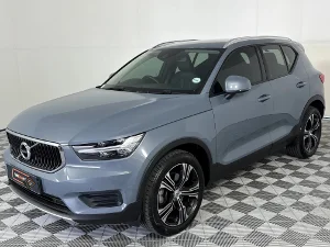 Used 2022 Volvo XC40 T4 Momentum