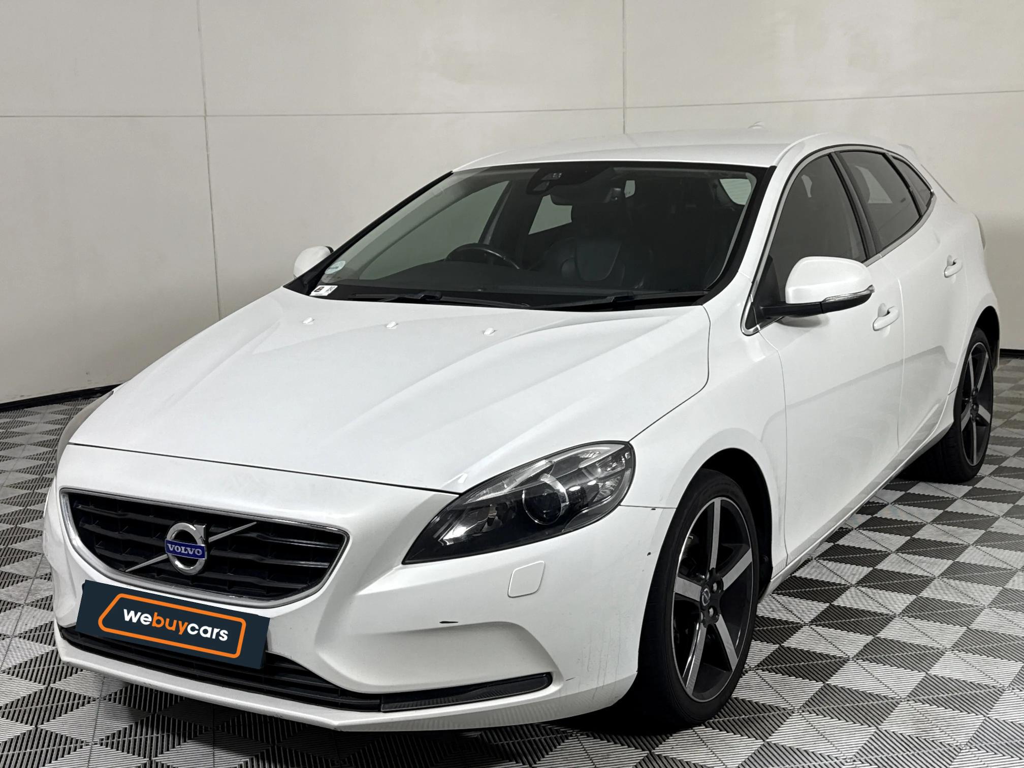 Used 2015 Volvo V40 T3 Momentum