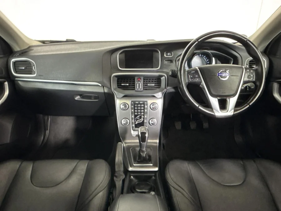 Used 2015 Volvo V40 T3 Momentum - WeBuyCars Midstream