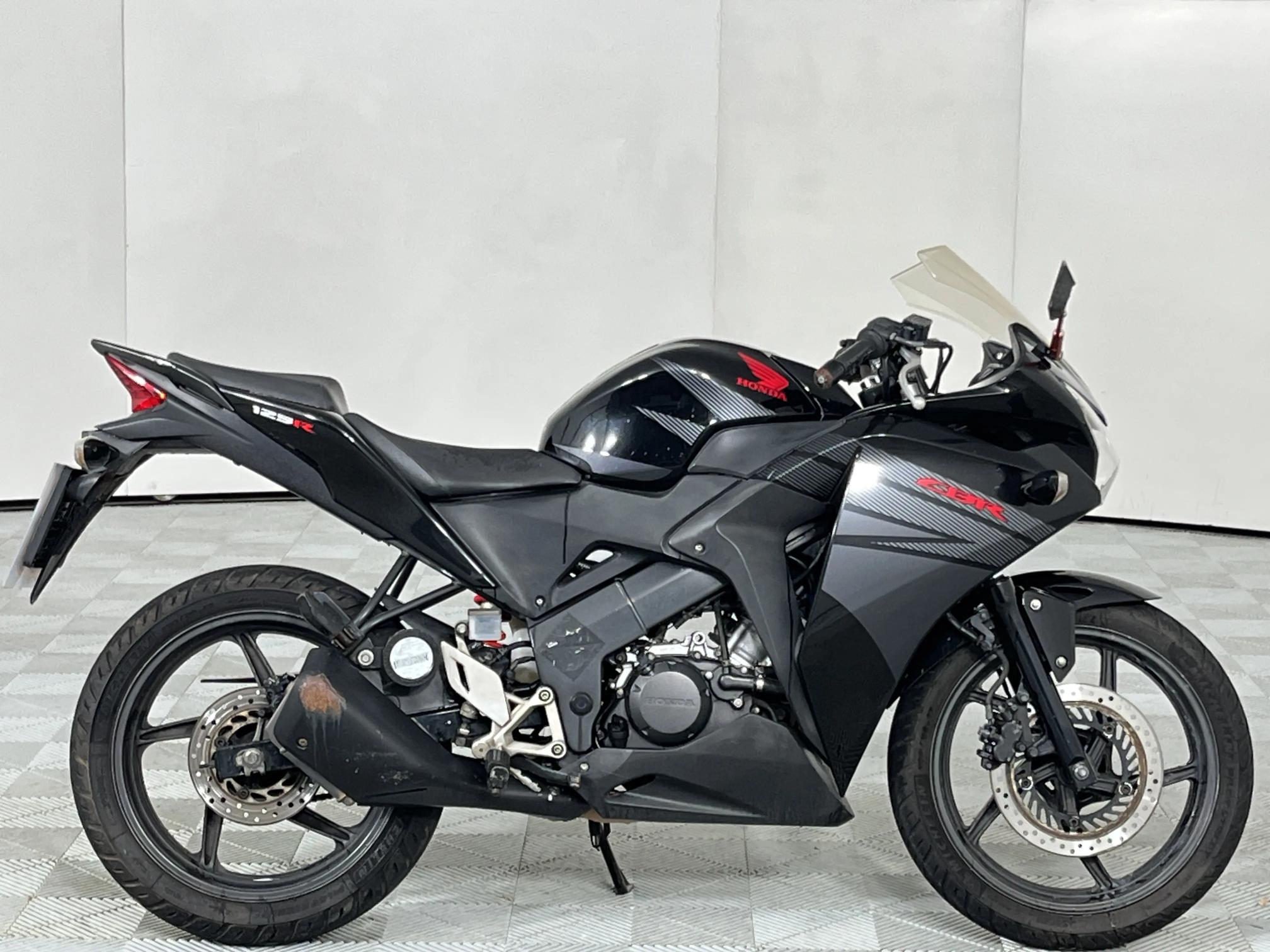 Used 2015 Honda CBR 125r