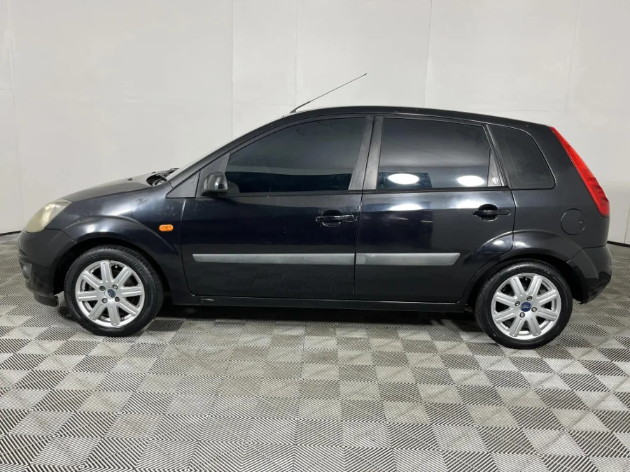 Used 2006 Ford Fiesta 1.6i 5-door Ghia - WeBuyCars The Dome