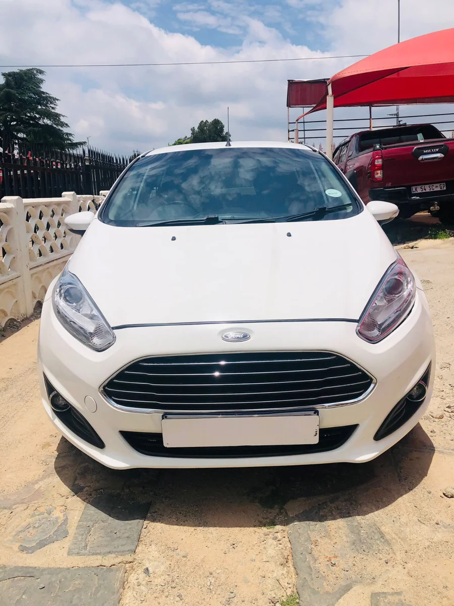 Used 2015 Ford Fiesta 5-door 1.6 Ambiente - Cars Gold