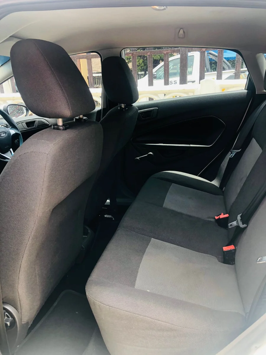 Used 2015 Ford Fiesta 5-door 1.6 Ambiente - Cars Gold